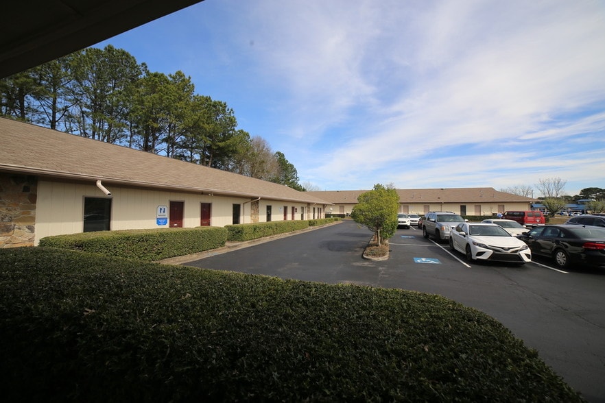 More Photos Of 125 Commerce Dr, Fayetteville Medical For Lease