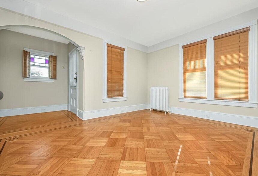 More Photos Of 215 Conklin St, Farmingdale Office Residential For Lease