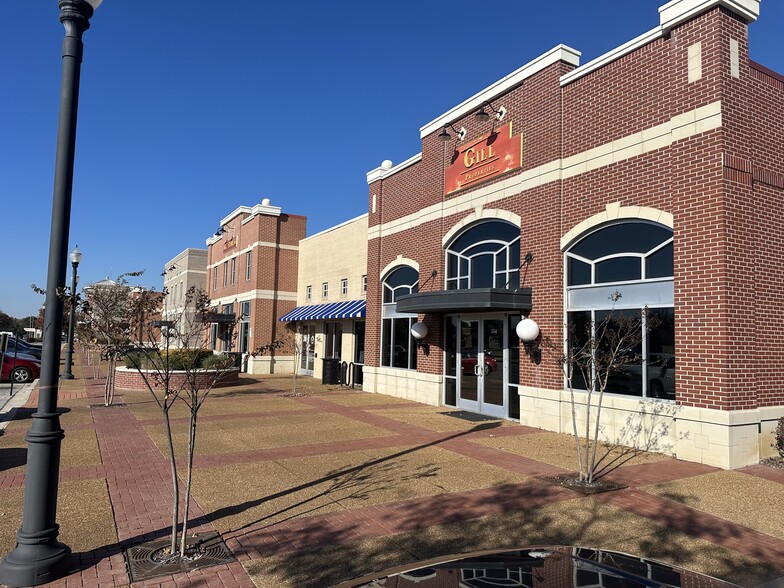 More Photos Of 8100 Macon Station Dr, Cordova Unknown For Lease