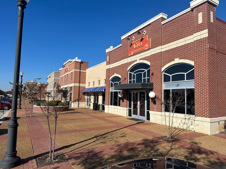 More Photos Of 8100 Macon Station Dr, Cordova Unknown For Lease