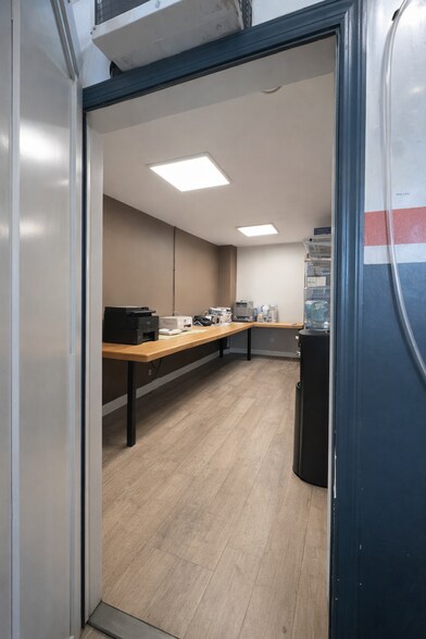 More Photos Of 18-54 43rd St, Astoria Warehouse For Lease