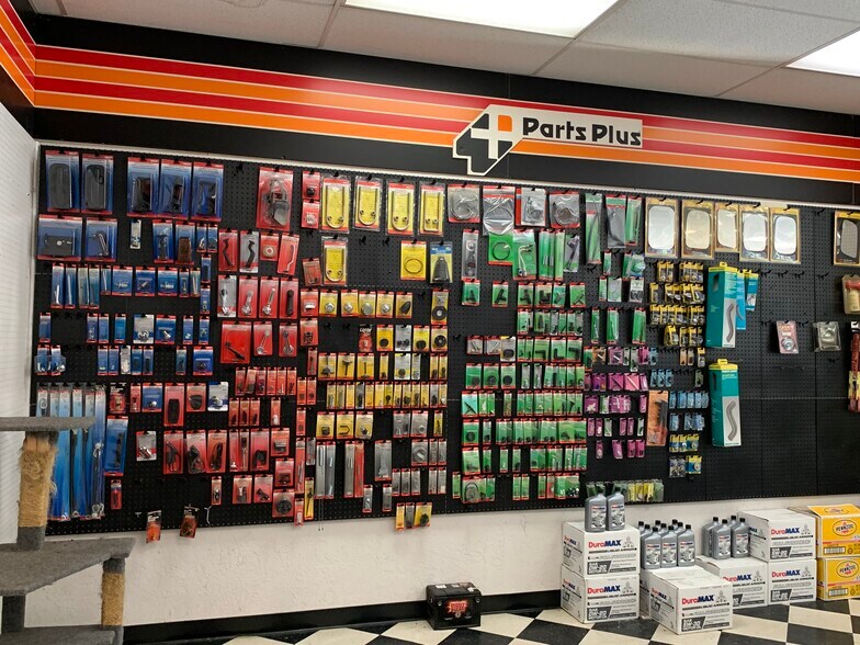 More Photos Of 1510 Washington St, Commerce Auto Repair For Lease