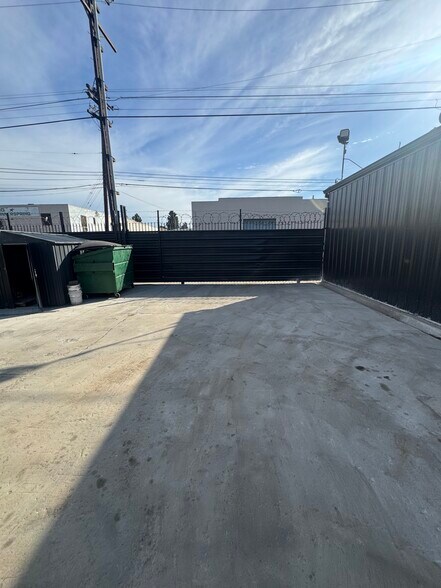 More Photos Of 1623 Nadeau St, Los Angeles Manufacturing For Lease