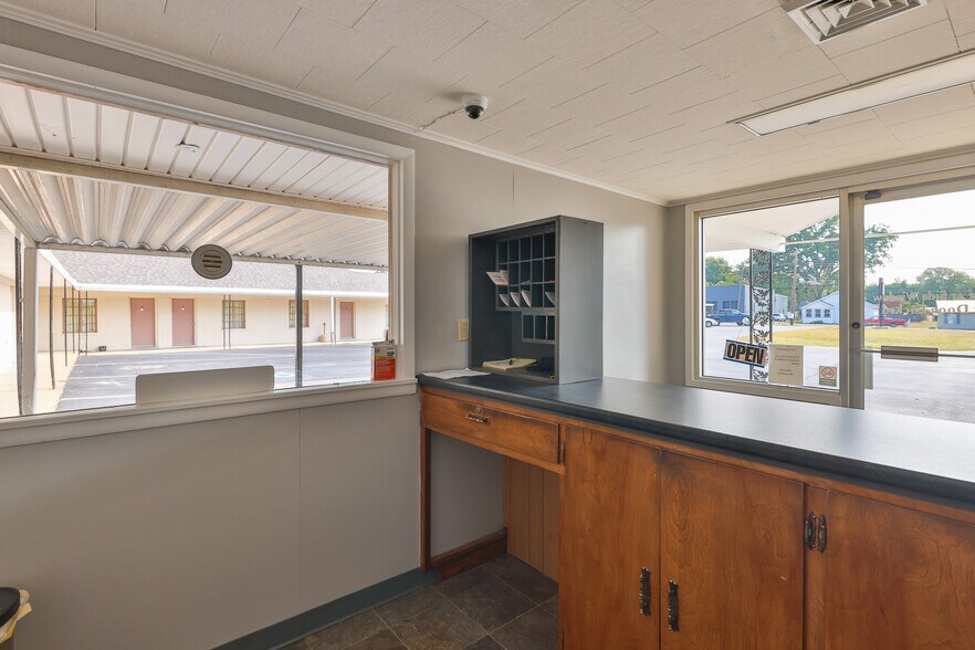 More Photos Of 551 Elm St, Martin Hotel For Sale