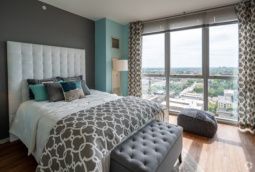 More Photos Of 1369 Spruce Pl, Minneapolis Apartments For Lease