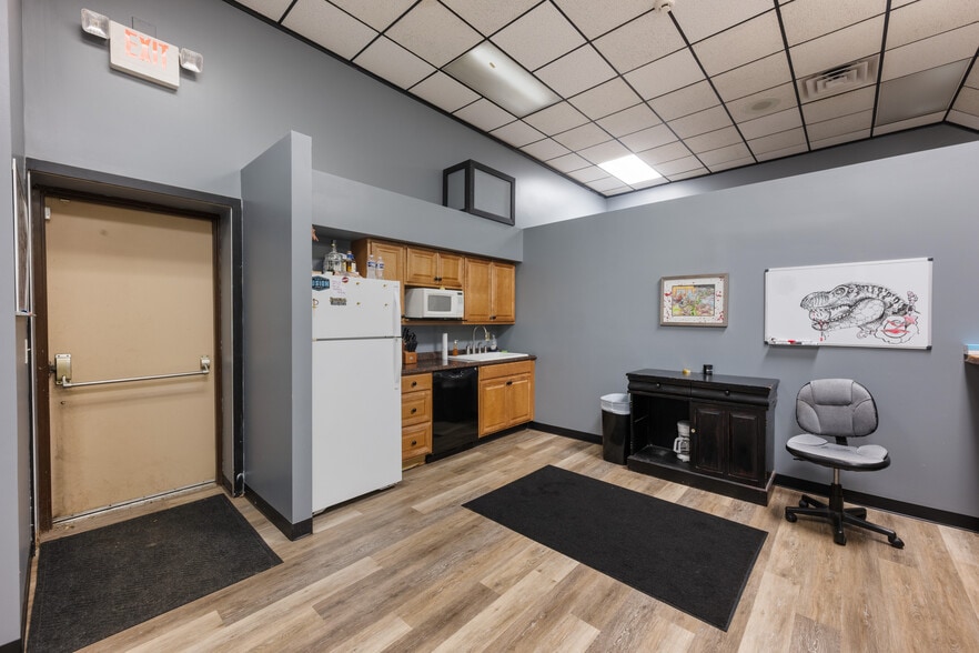 More Photos Of 651 Wyoming Ave, Kingston Freestanding For Lease