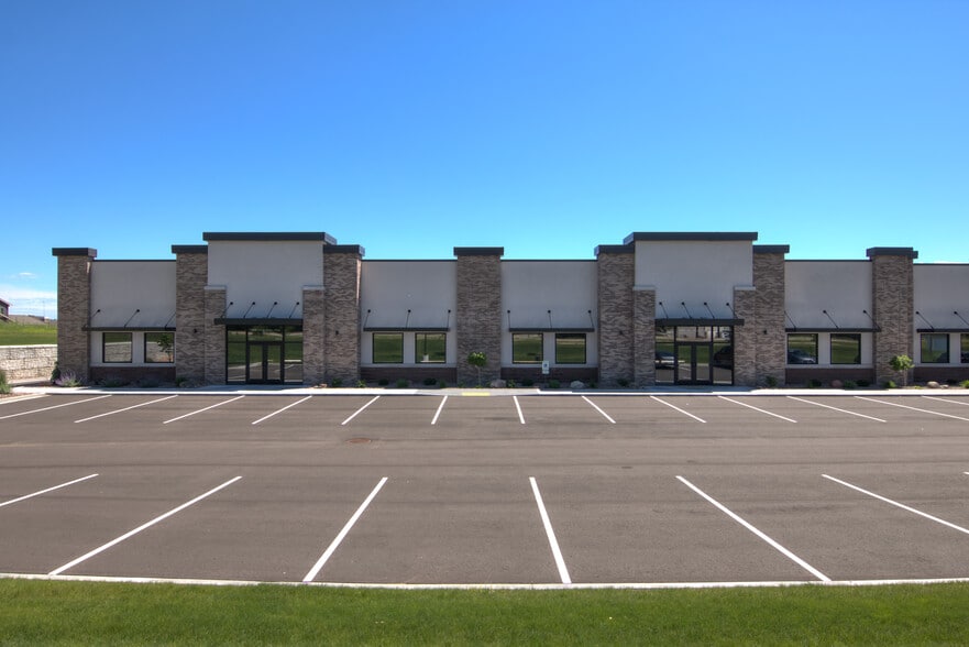 Primary Photo Of 1407 Winchester Way, Altoona Flex For Sale