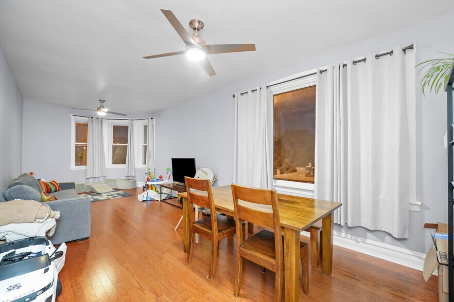 More Photos Of 4363 N Lincoln Ave, Chicago Storefront Retail Residential For Sale