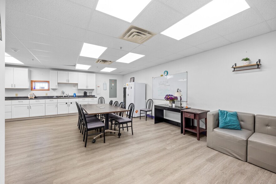 More Photos Of 49 Olive St, Gallipolis Office For Sale