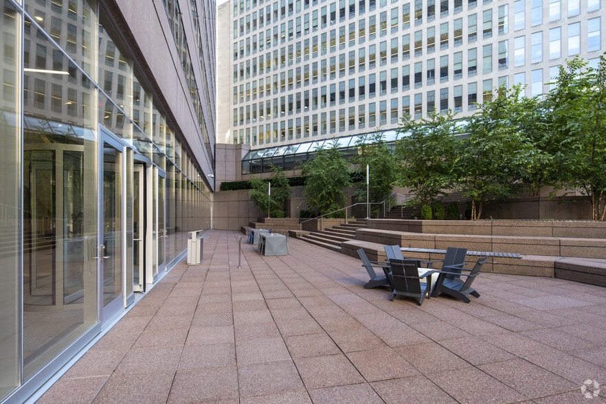 More Photos Of 250 E 5th St, Cincinnati Office For Lease