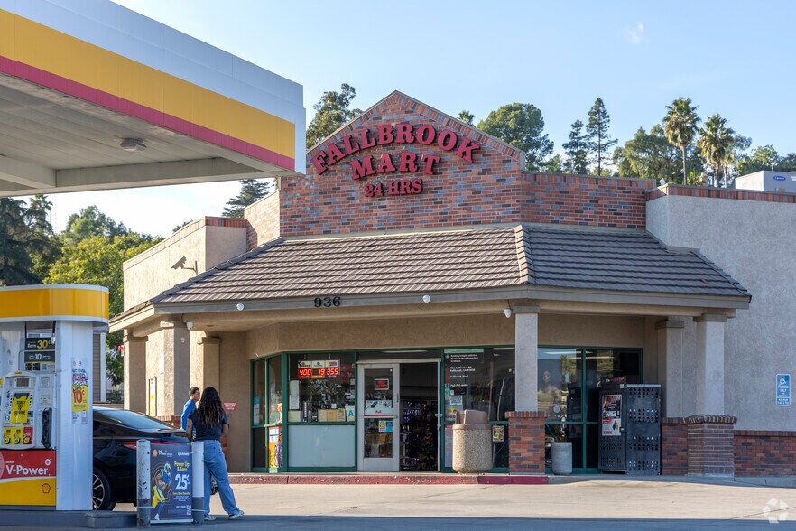 More Photos Of 936 E Mission Rd, Fallbrook Freestanding For Lease