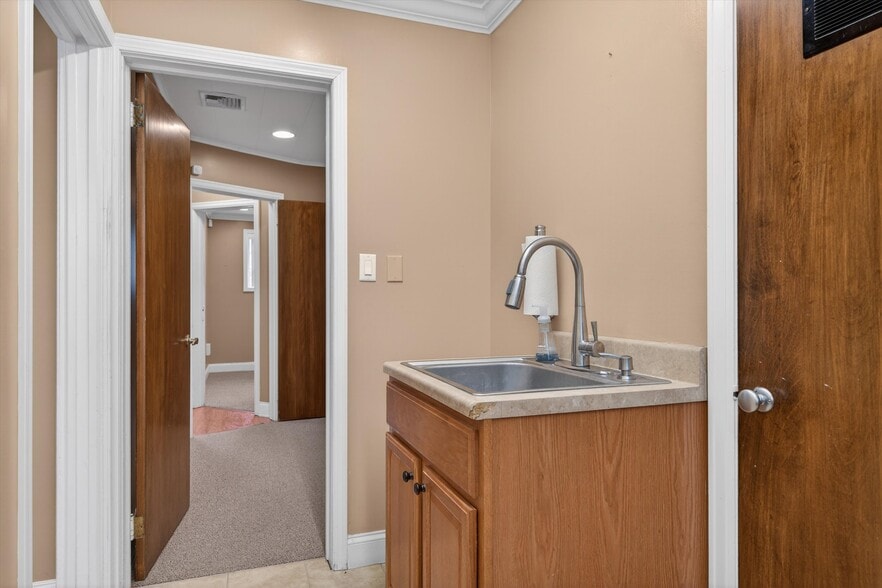 More Photos Of 201 Homestead Ave, Maybrook Medical For Sale