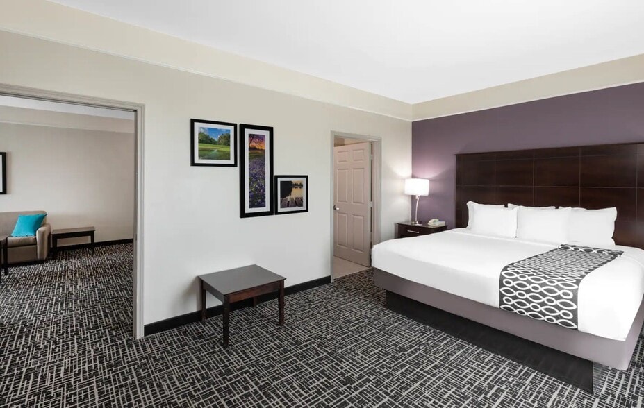 More Photos Of 910 State Highway 35 N, Port Lavaca Hotel For Sale