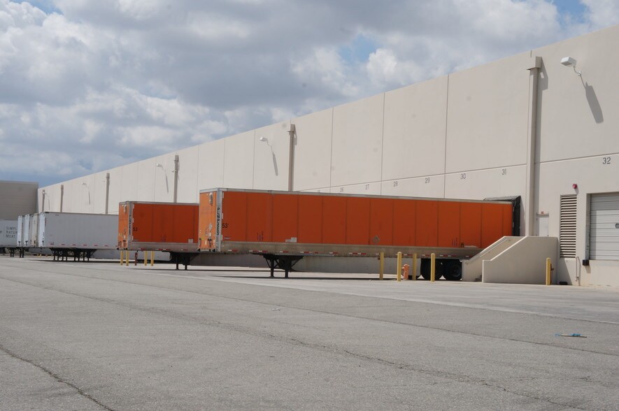 More Photos Of 10681 Production Ave, Fontana Distribution For Lease