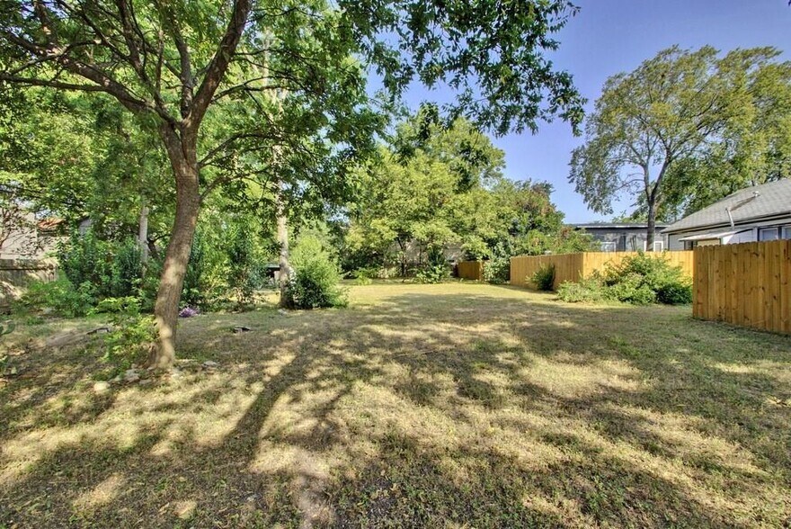 More Photos Of 607-611 Nelray Blvd, Austin Land For Sale
