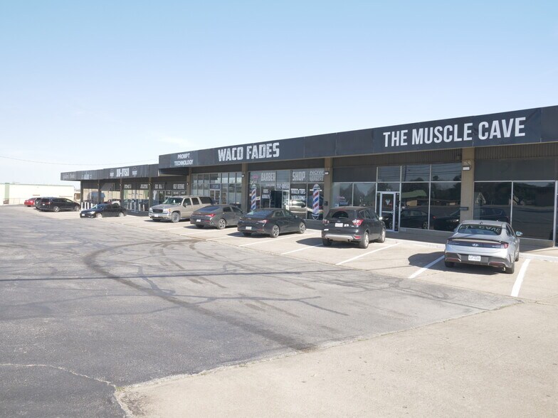 Primary Photo Of 3112-3126 Franklin Ave, Waco Storefront For Lease