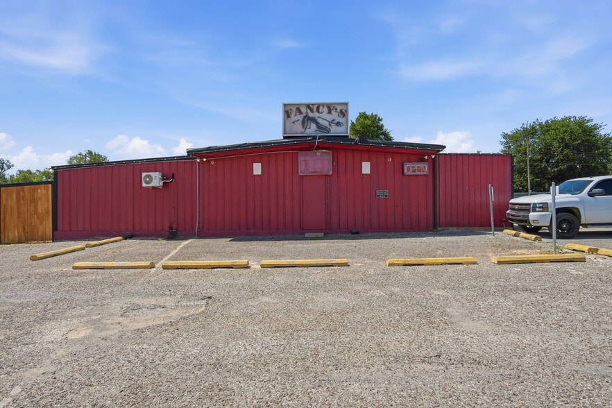 More Photos Of 1900 SE 59th Dr, Oklahoma City Bar For Sale