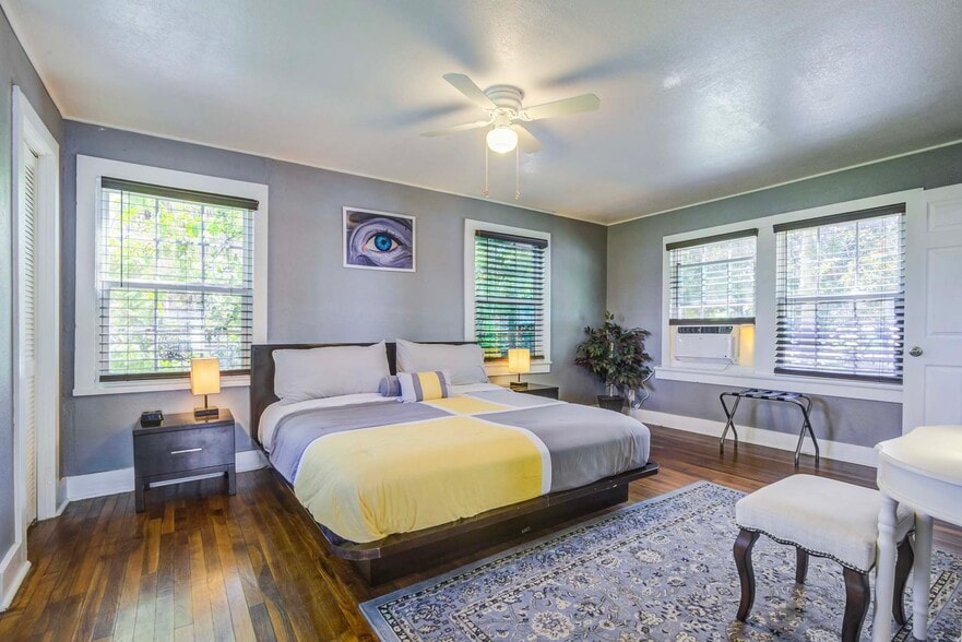 More Photos Of 1502 Market St, Galveston Hospitality For Sale