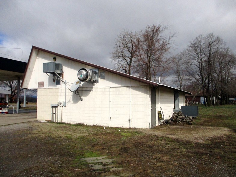 More Photos Of 681 N Main St, Waldron Service Station For Sale