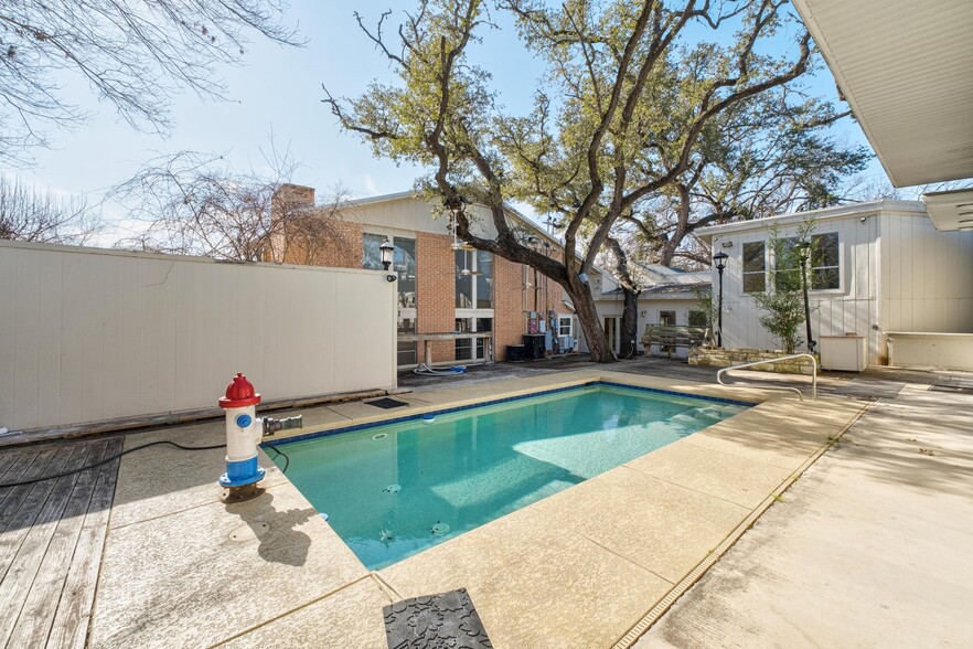 More Photos Of 121 Scott St, San Marcos Office Residential For Sale