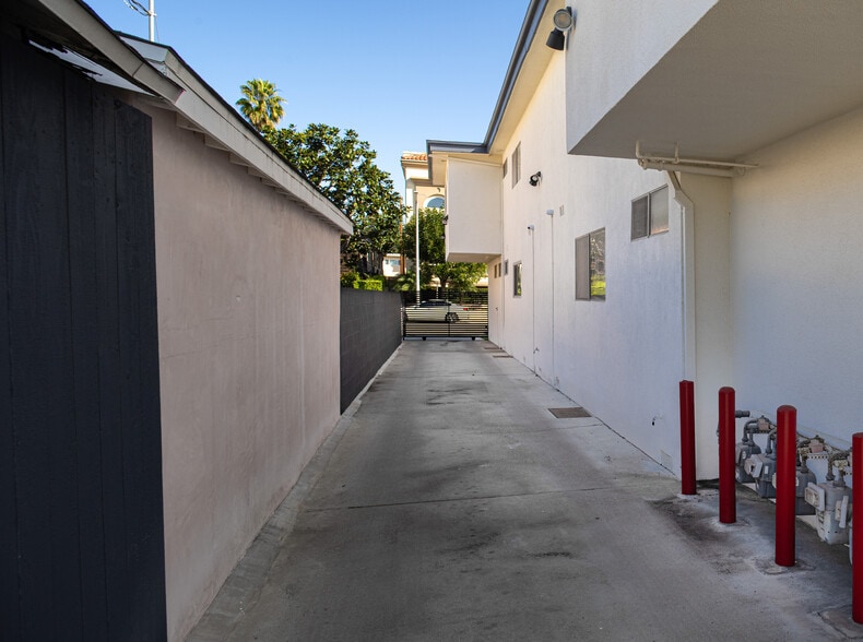 More Photos Of 1711 Granville Ave, Los Angeles Apartments For Sale