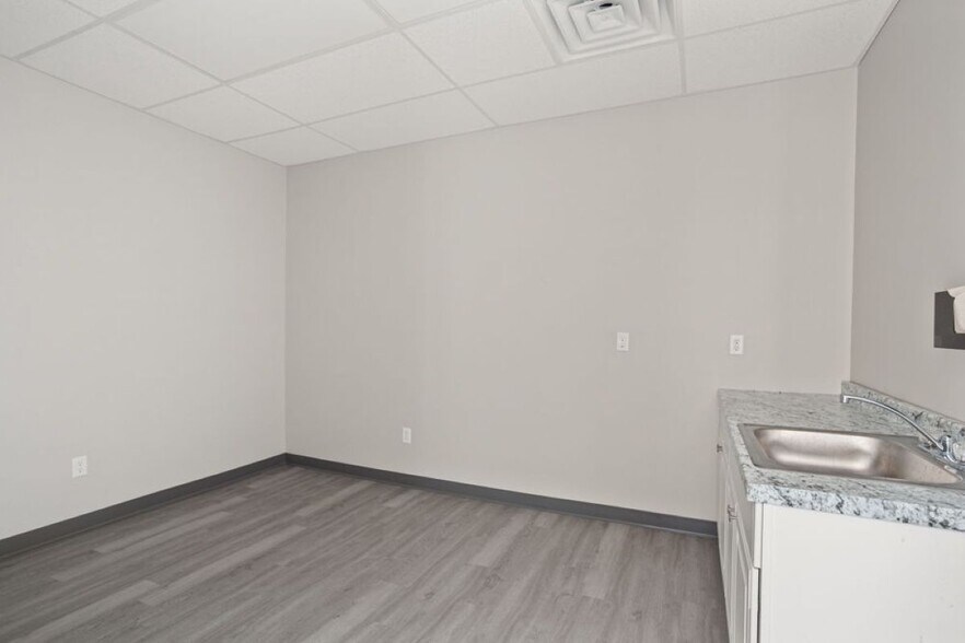 More Photos Of 36 Parkway Ln, Fishersville Storefront Retail Office For Lease
