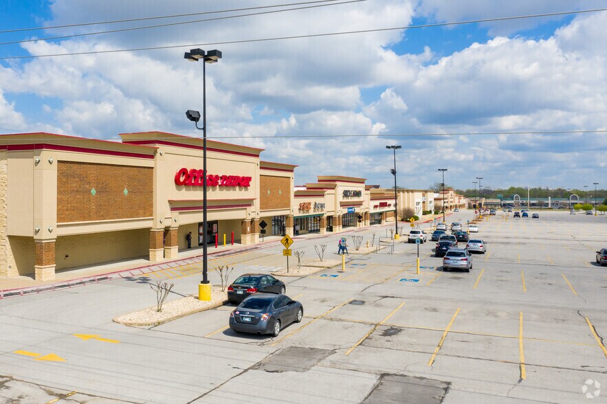 More Photos Of 11011-11123 E 71st St, Tulsa Unknown For Lease