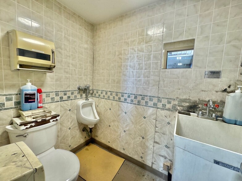 More Photos Of 14610 Guy R Brewer Blvd, Jamaica Warehouse For Sale