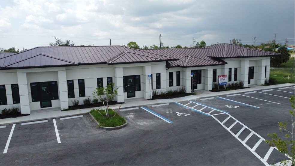 More Photos Of 1624 SW Santa Barbara Pl, Cape Coral Storefront Retail Office For Lease