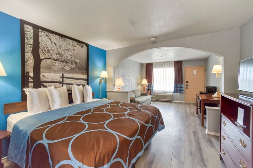 More Photos Of 2100 N Wheeler St, Jasper Hotel For Sale