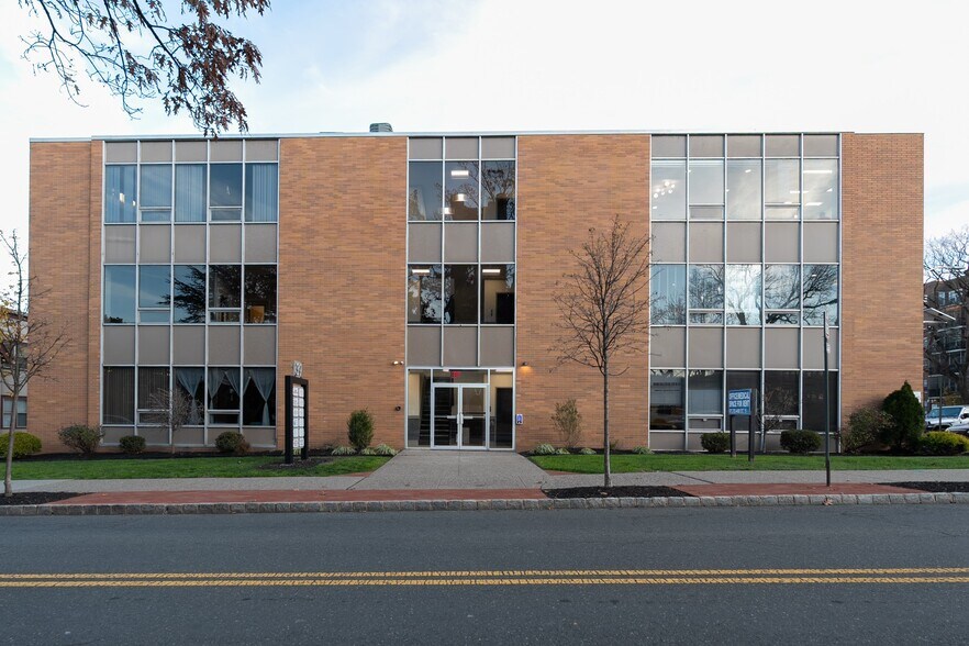 Primary Photo Of 39 S Fullerton Ave, Montclair Medical For Lease