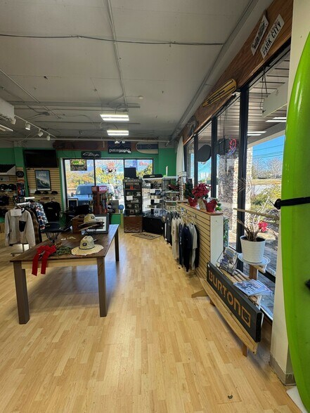 More Photos Of 2444 Solomons Island Rd, Annapolis General Retail For Sale