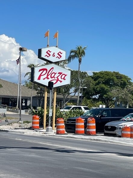 Primary Photo Of 5334 Gulf Dr, Bradenton Beach Unknown For Lease