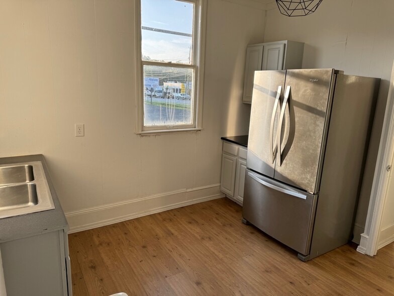 More Photos Of 103 Temple Ave, Newnan Office For Sale