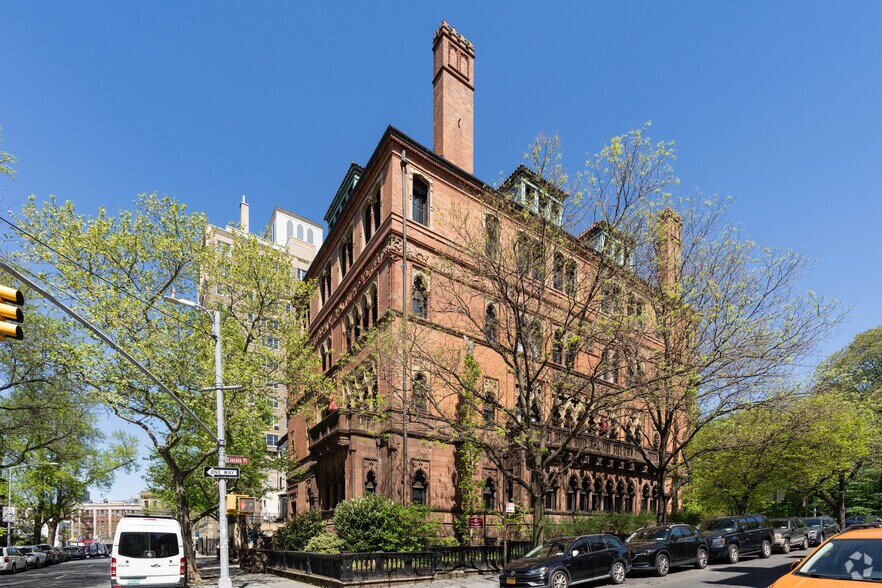 More Photos Of 25 8th Ave, Brooklyn Office For Sale