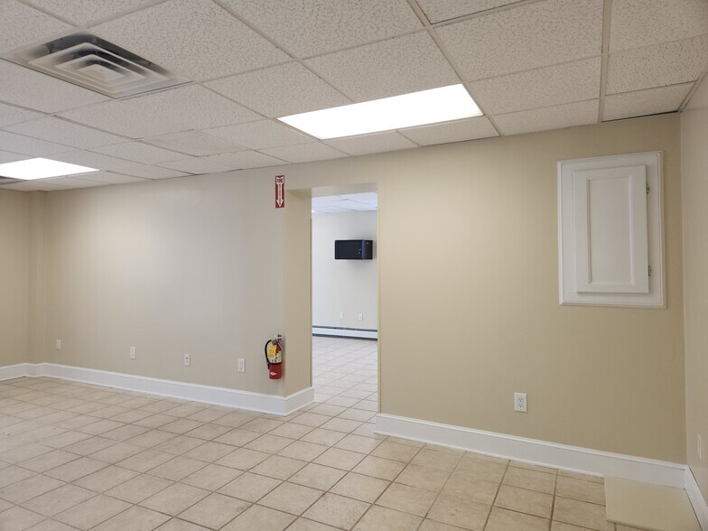 More Photos Of 188 Lake St, Liberty Freestanding For Lease