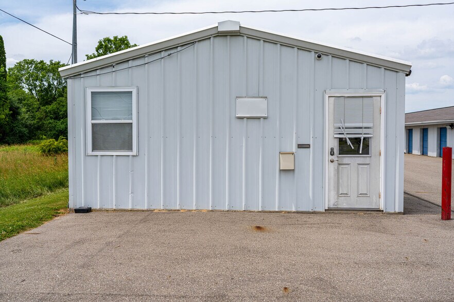 More Photos Of 1067 N Mission Rd, Mount Pleasant Self Storage For Sale