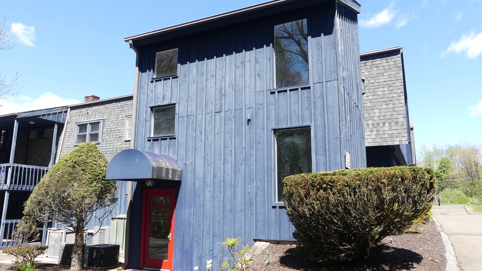 Primary Photo Of 23 Amity Rd, Bethany Medical For Lease