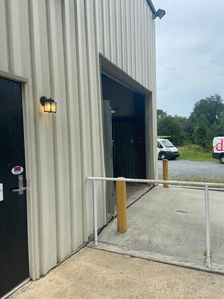 More Photos Of 1603 Krug St, Albany Industrial For Lease