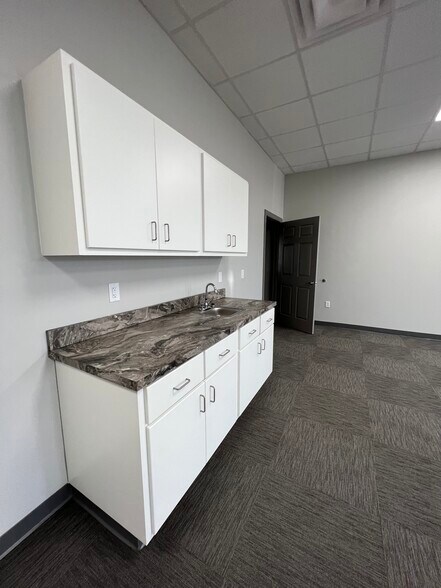 More Photos Of 192 Oakland Pky, Leesburg Office For Lease