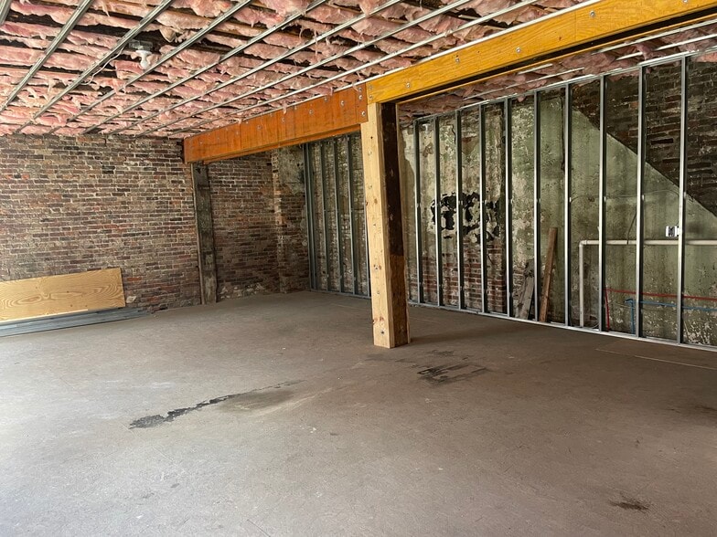 More Photos Of 1610 E Carson St, Pittsburgh Storefront Retail Office For Lease