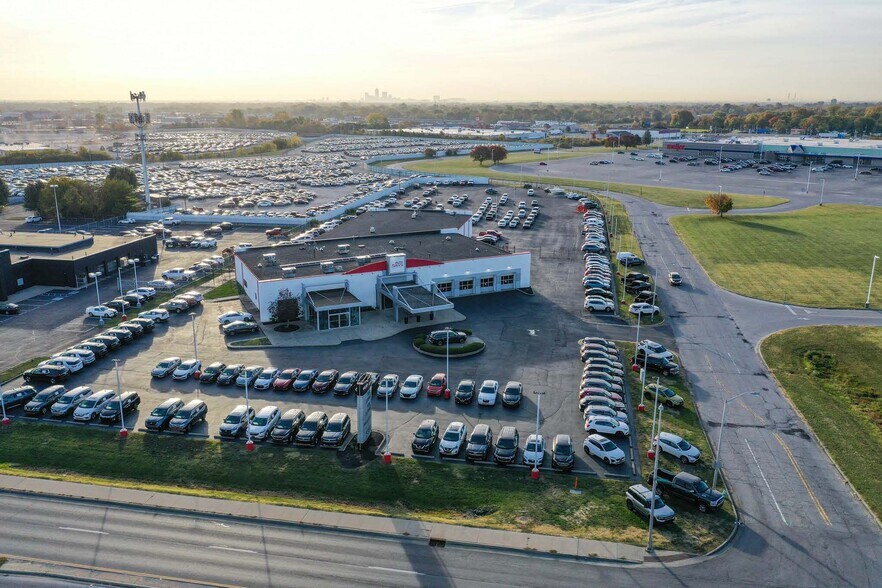 Primary Photo Of 5333 W Pike Plaza Rd, Indianapolis Auto Dealership For Sale