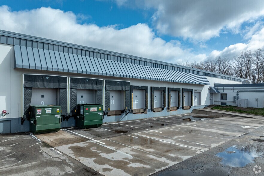 More Photos Of 4440 W Round Lake Rd, Arden Hills Warehouse For Lease