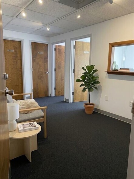 More Photos Of 250 Wampanoag Trl, Riverside Medical For Sale