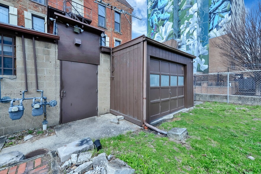 More Photos Of 726-728 N High St, Columbus Storefront Retail Residential For Lease