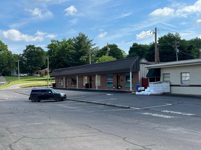 More Photos Of 523 E Main st, Scottsville General Retail For Sale