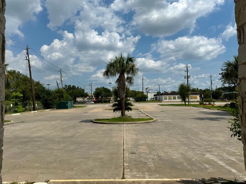 More Photos Of 7995 Bellfort St, Houston Medical For Lease