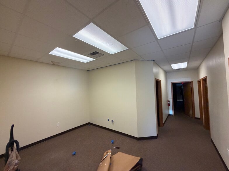 More Photos Of 854-880 S Duncan Dr, Tavares Office For Lease