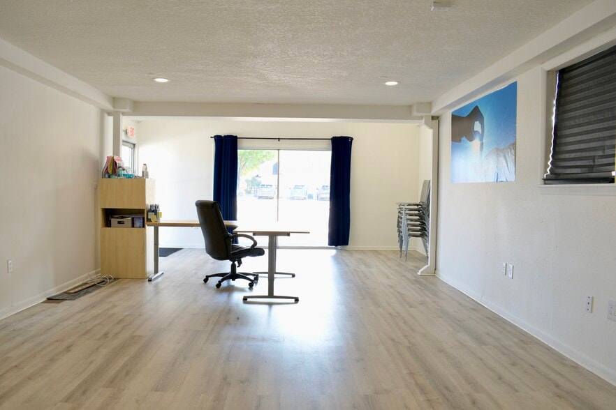 More Photos Of 212 Main St, Auburndale Flex For Sale