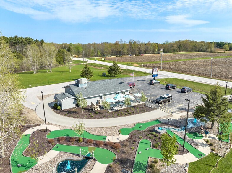 More Photos Of 2630 School Ln, Suamico Restaurant For Sale